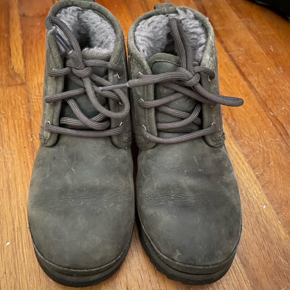 Like new UGG Neumel boots youth size 3!!! Perfect to dress up or down